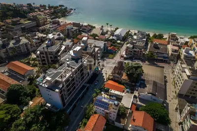 Uma vista do mar geral ou uma vista do mar a partir do apartamento
