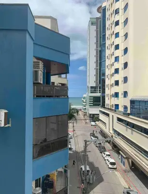 Uma vista geral de Itapema ou a vista da cidade a partir do apartamento