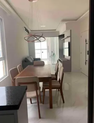Uma área de estar em Apartamento 3 suítes a 100m do mar