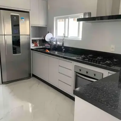 Apartamento 3 suítes a 100m do mar
