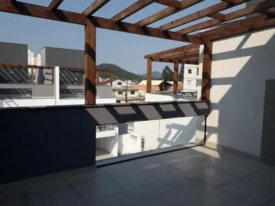 Uma varanda ou terraço em Linda casa com jacuzzi e churrasqueira privada para temporada
