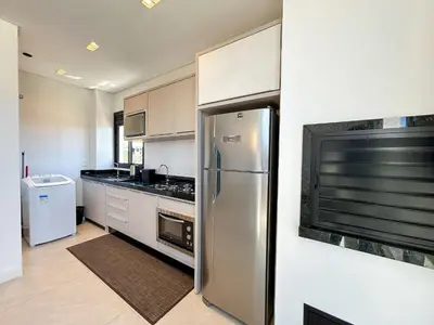A cozinha ou kitchenette de Apto NOVO, com piscina, 250m da praia