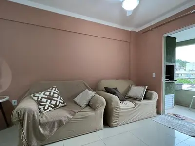 Uma área de estar em Apartamento 2 dorm. em Bombas SC