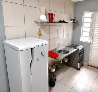 A cozinha ou kitchenette de Estúdio Ótimo Preço na Meia Praia Completo, Ar, Wi-Fi, Cozinha e Vaga ZZZ
