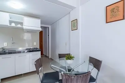 A cozinha ou kitchenette de Apto 230m da Praia de Bombas - 2 dorms 4 pessoas