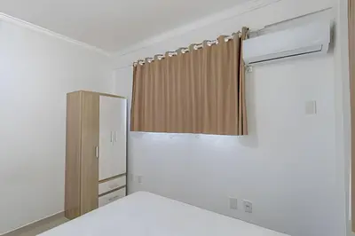 Uma cama ou camas num quarto em Apto 230m da Praia de Bombas - 2 dorms 4 pessoas