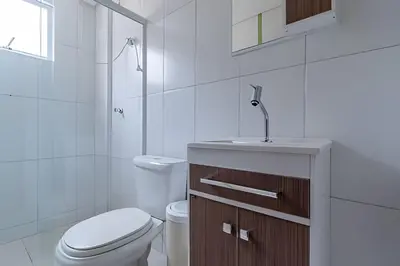 Uma casa de banho em Apto 230m da Praia de Bombas - 2 dorms 4 pessoas