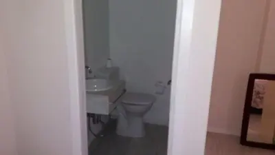 Uma casa de banho em Apartamento quadra mar