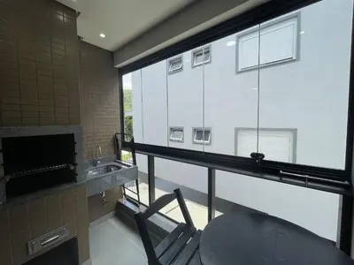 Uma televisão e/ou sistema de entretenimento em Anito Petry Residence - Apto para 7 pessoas na Praia de Palmas