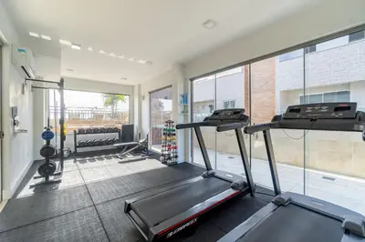 O centro de fitness e/ou as comodidades de fitness de Porto Madero - Apartamento em Condomínio com Piscina e Academia