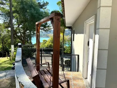 Uma varanda ou terraço em Casa com vista para o mar em Governador Celso Ramos