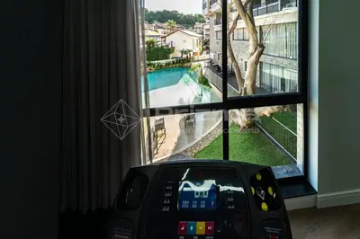 A piscina em ou perto de 302 Bl 03 Waldgarten Bombinhas - 50 m do Mar e Frente Avenida - Condomínio de Alto Padrão - Piscina - Academia - Salão de jogos