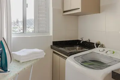 A cozinha ou kitchenette de Vista Atlântico: Cond. Arborizado em Itapema P1474