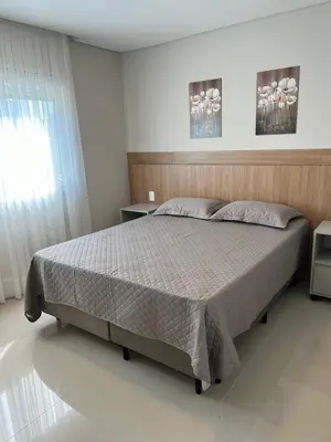 Uma cama ou camas num quarto em ANSNEGOCIOS APTO FRENTE PRAIA MARISCAL 202 Corais