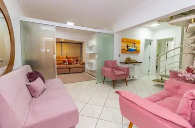Uma área de estar em 1025 Ampla cobertura duplex na Praia de Bombinhas 50mts do mar