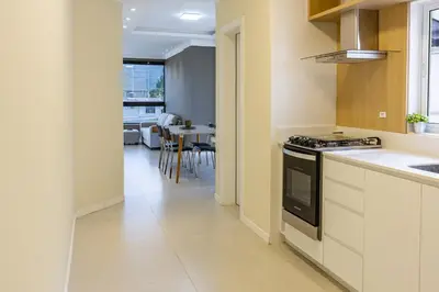 A cozinha ou kitchenette de Apto 250 m da Praia c/ Churrasq. e Terraço PD7076