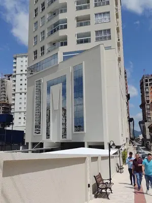 O edifício onde o apartamento está situado