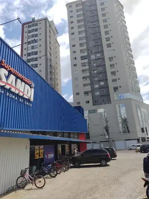O edifício onde o apartamento está situado
