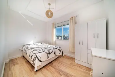A planta de Aluguel Apartamento 3 quartos sendo 1 suíte em Bombinhas