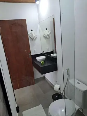 Uma casa de banho em Hospedaria da Barra BC
