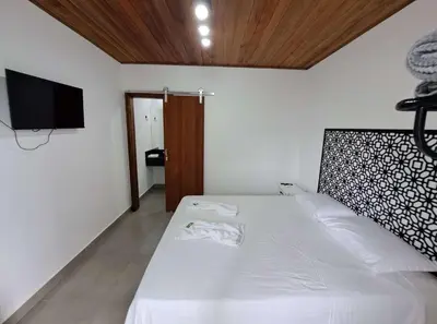 Uma cama ou camas num quarto em Hospedaria da Barra BC