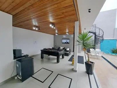 Uma televisão e/ou sistema de entretenimento em Hospedaria da Barra BC