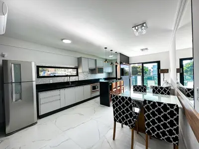 A cozinha ou kitchenette de Bombinhas Monserrate