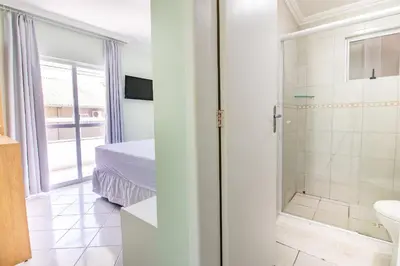 Uma casa de banho em 1046 - Praia de Bombinhas locação de temporada - Residencial Solar das Bromélias Apto 121