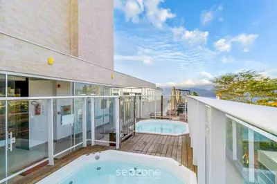 Uma vista geral da montanha ou uma vista da montanha a partir do apartamento