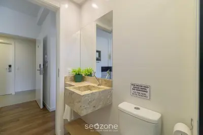 Uma casa de banho em Lindos Studios VEC