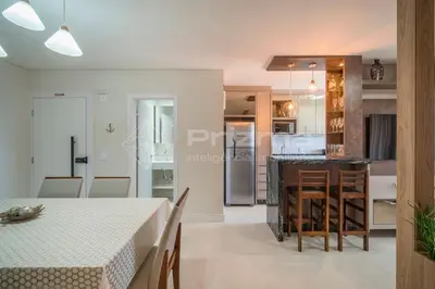 A cozinha ou kitchenette de 502 Bl 01 - WaldGarten Bombinhas - Condomínio 50 m do Mar e Frente Avenida - Condomínio de Alto Padrão - Piscina - Academia - Salão de jogos