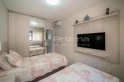 Uma cama ou camas num quarto em 502 Bl 01 - WaldGarten Bombinhas - Condomínio 50 m do Mar e Frente Avenida - Condomínio de Alto Padrão - Piscina - Academia - Salão de jogos