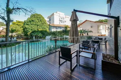 A piscina em ou perto de 401 Bl 03 - WaldGarten Bombinhas - 50 m do Mar - Condomínio de Alto Padrão - Piscina - Academia - Salão de jogos