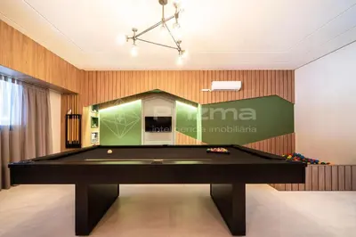 Uma mesa de bilhar em 401 Bl 03 - WaldGarten Bombinhas - 50 m do Mar - Condomínio de Alto Padrão - Piscina - Academia - Salão de jogos
