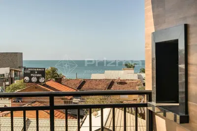 Uma vista do mar geral ou uma vista do mar a partir do apartamento