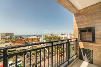 Uma vista do mar geral ou uma vista do mar a partir do apartamento