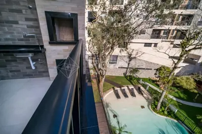 A piscina em ou perto de 304 Bl 01 - WaldGarten Bombinhas - 50 m do Mar e Frente Avenida - Condomínio de Alto Padrão - Piscina - Academia - Salão de jogos