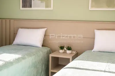 Uma cama ou camas num quarto em 304 Bl 01 - WaldGarten Bombinhas - 50 m do Mar e Frente Avenida - Condomínio de Alto Padrão - Piscina - Academia - Salão de jogos
