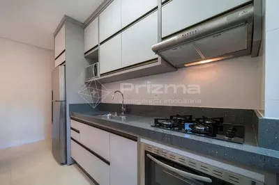 A cozinha ou kitchenette de 303 Bl 03 - WaldGarten Bombinhas - 50 m do Mar - Condomínio de Alto Padrão - Piscina - Academia - Salão de jogos