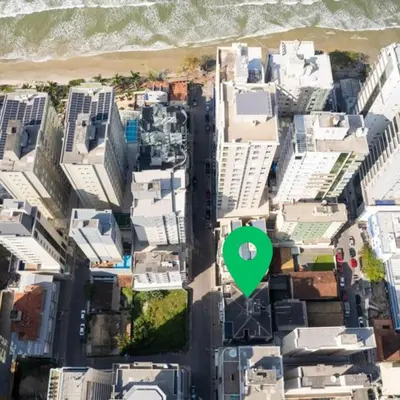 Uma vista aérea de Apartamento quadra mar Meia Praia