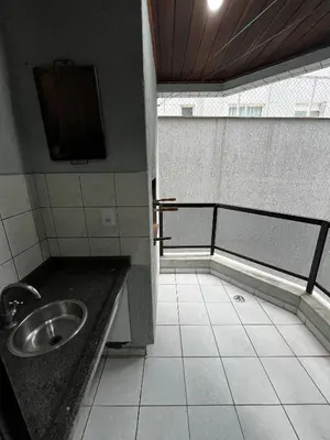 A planta de Apartamento quadra mar Meia Praia