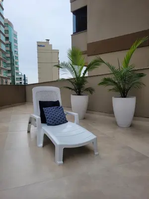 Uma varanda ou terraço em Apto vista mar com 3 quartos e churrasqueira, 4 min praia