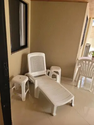 Uma área de estar em Apto vista mar com 3 quartos e churrasqueira, 4 min praia
