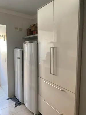 A cozinha ou kitchenette de Ap Bombinhas Completo 100 metros do mar na Aluguejaah