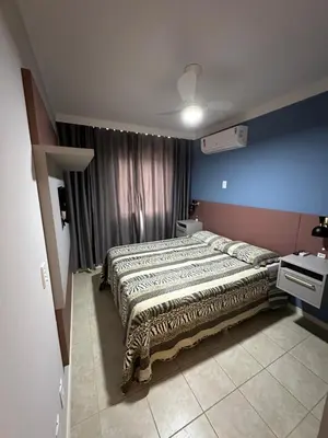 Uma cama ou camas num quarto em Ap Bombinhas Completo 100 metros do mar na Aluguejaah