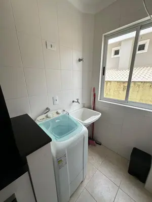 Uma casa de banho em Ap Bombinhas Completo 100 metros do mar na Aluguejaah