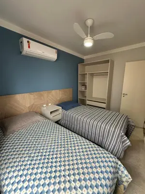 Uma cama ou camas num quarto em Ap Bombinhas Completo 100 metros do mar na Aluguejaah