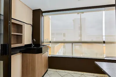 A planta de 844 Apto sobre Avenida Bombinhas