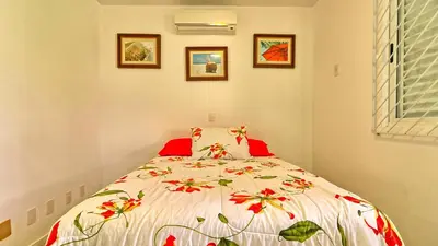 Uma cama ou camas num quarto em #007 Linda casa piscina enorme na praia de Palmas