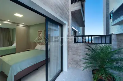 Uma cama ou camas num quarto em 303 Bl 01 - WaldGarten Bombinhas - 50 m do Mar e Frente Avenida - Condomínio de Alto Padrão - Piscina - Academia - Salão de jogos